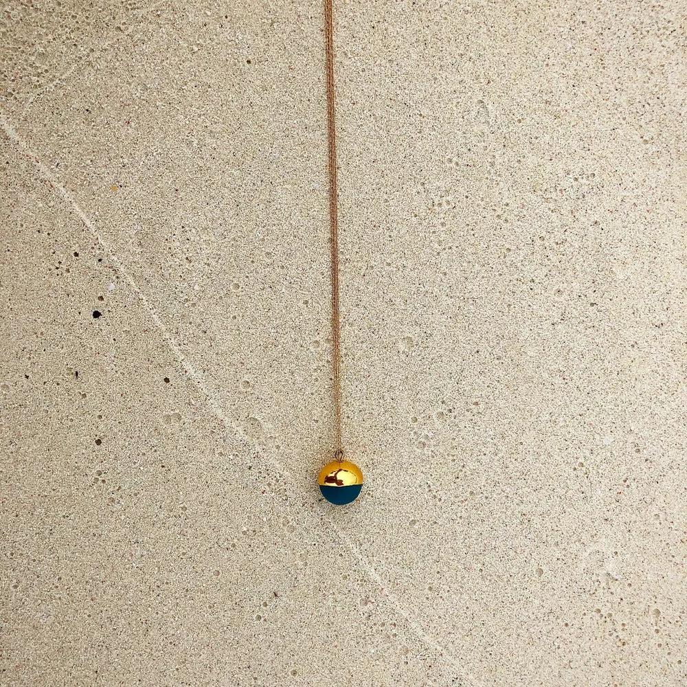 Gold Dipped Pearl Necklace: Black