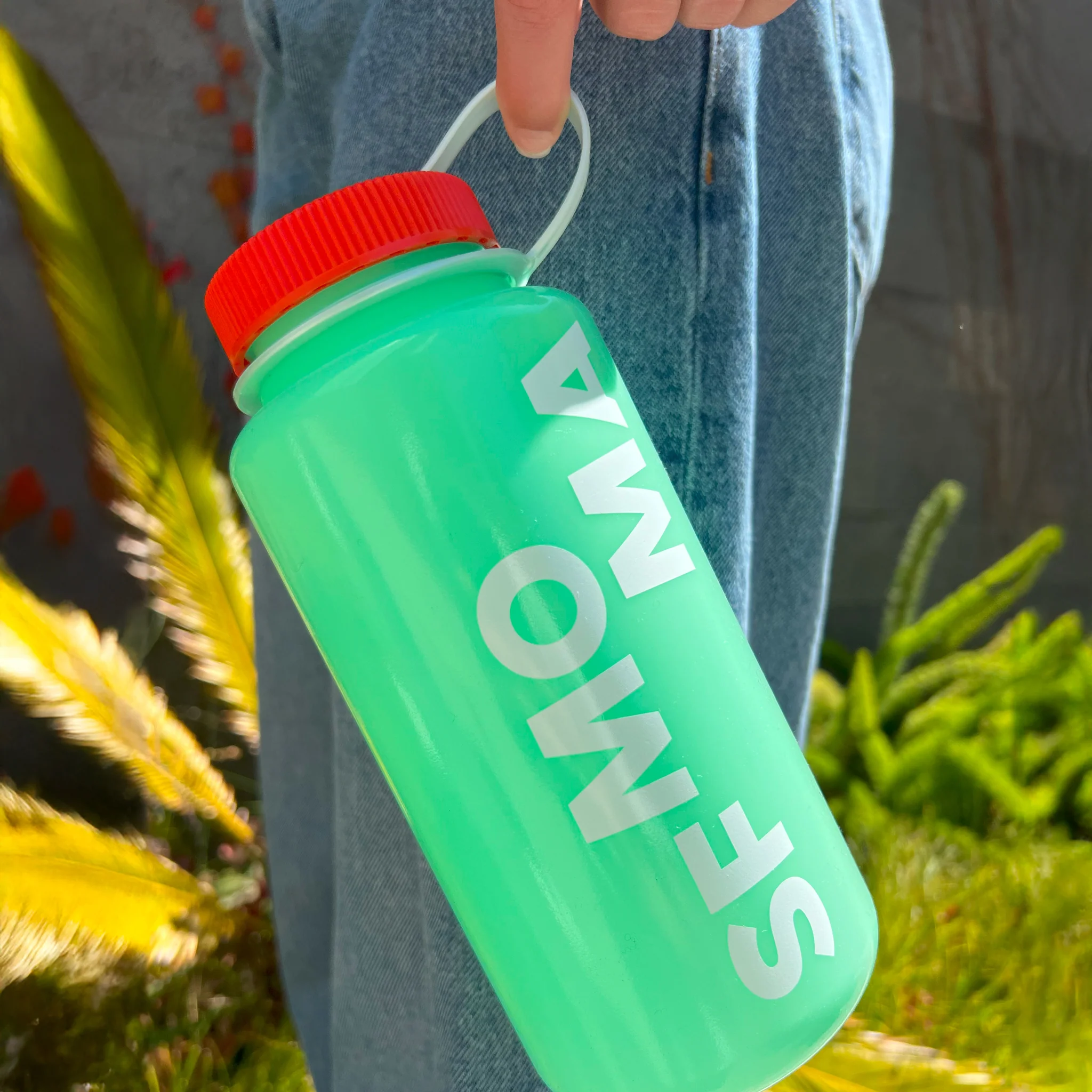 SFMOMA Glow-in-the-Dark Green Wide Mouth 32 oz. Nalgene Bottle - Image 3