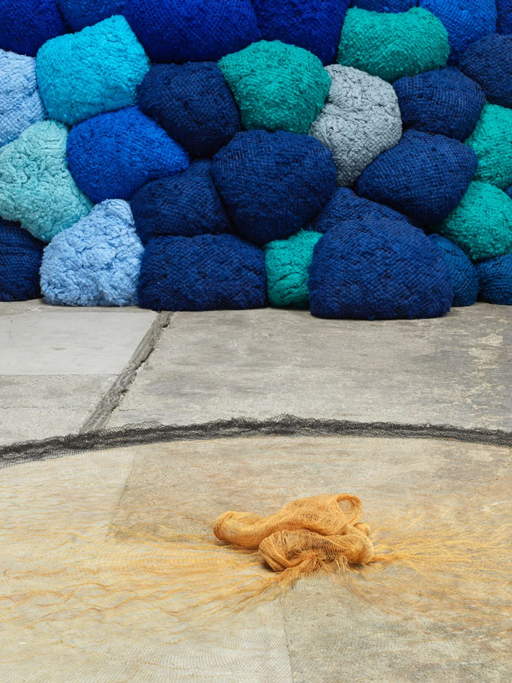 Sheila Hicks: A Little Bit of a Lot of Things - Image 5